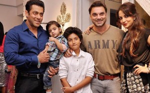 salman-khan-sohail-khan-seema-sachdev-khan-launch-of-store-bandra