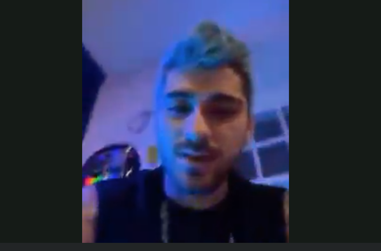 Zayn Malik entertains fans through a live stream while singing them his new album - DesiMag Zayn Malik entertains fans through a live stream while singing them his new album - DesiMag
